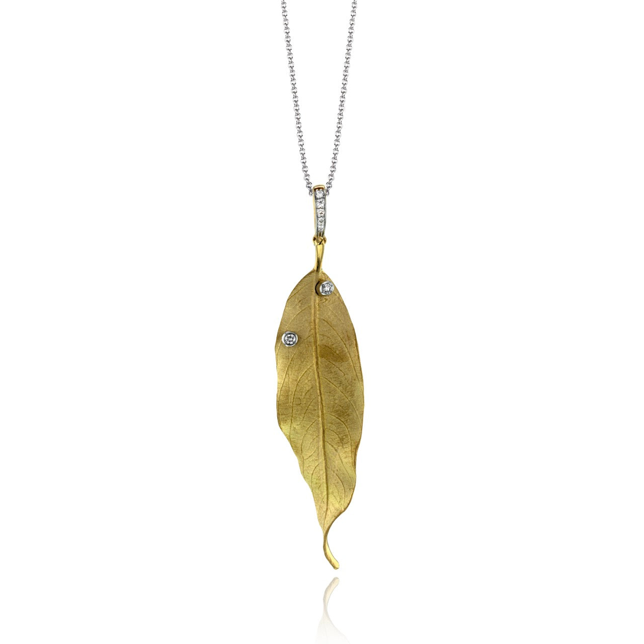 Fallen Leaves Pendant Necklace in 18k Gold with Diamonds