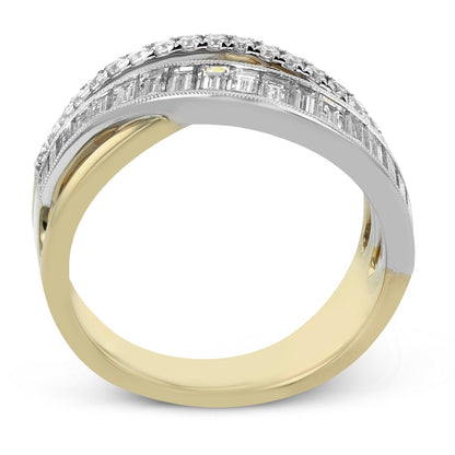 Fashion Ring in 18k Gold with Diamonds