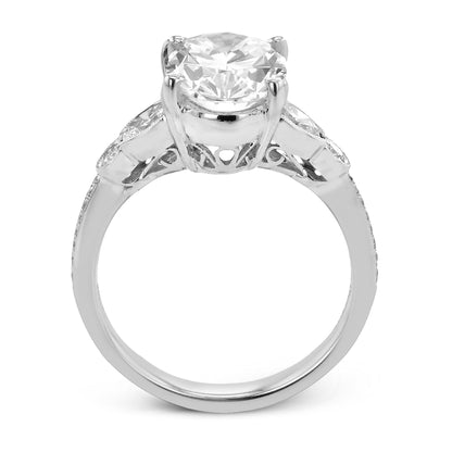 Oval-cut Engagement Ring in 18k Gold with Diamonds