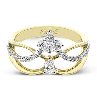 Right Hand Ring in 18k Gold with Diamonds