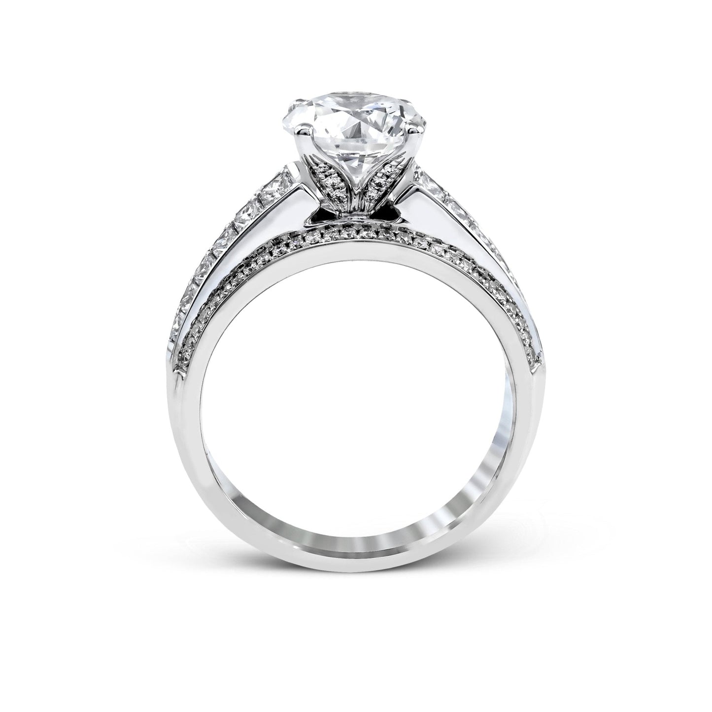 Round-Cut Engagement Ring In 18k Gold With Diamonds